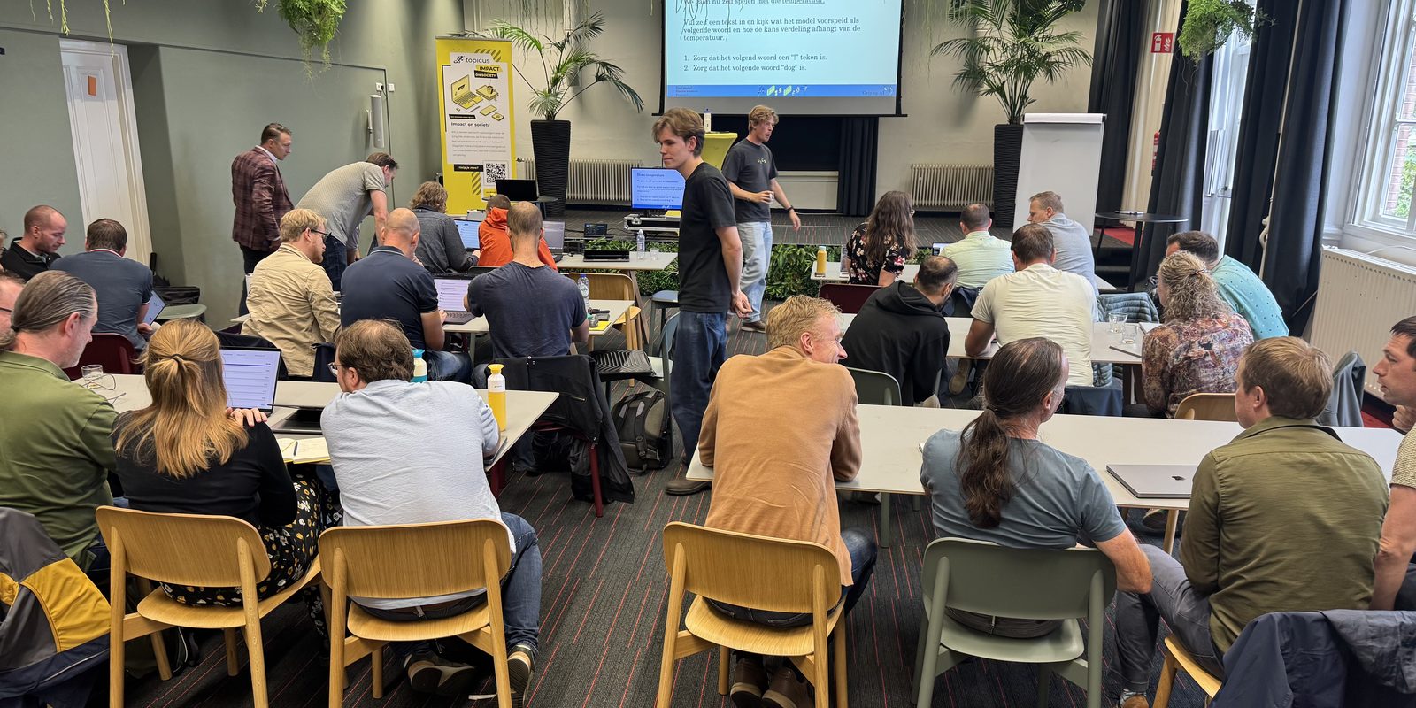 Ezra en Jochem geven een Grip op AI-workshop voor een technisch publiek
